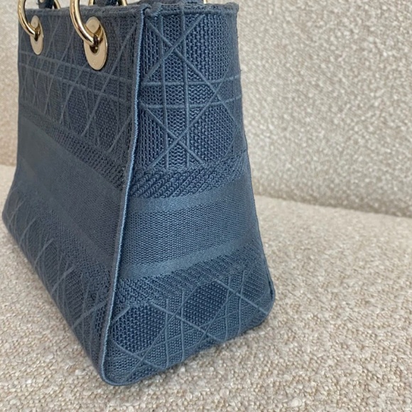 Authentic Dior Medium Lady D-Lite Bag - Picture 3 of 16